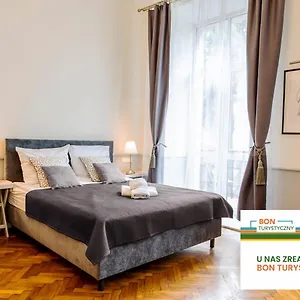 https://angel-house-2.krakowhotelspoland.com